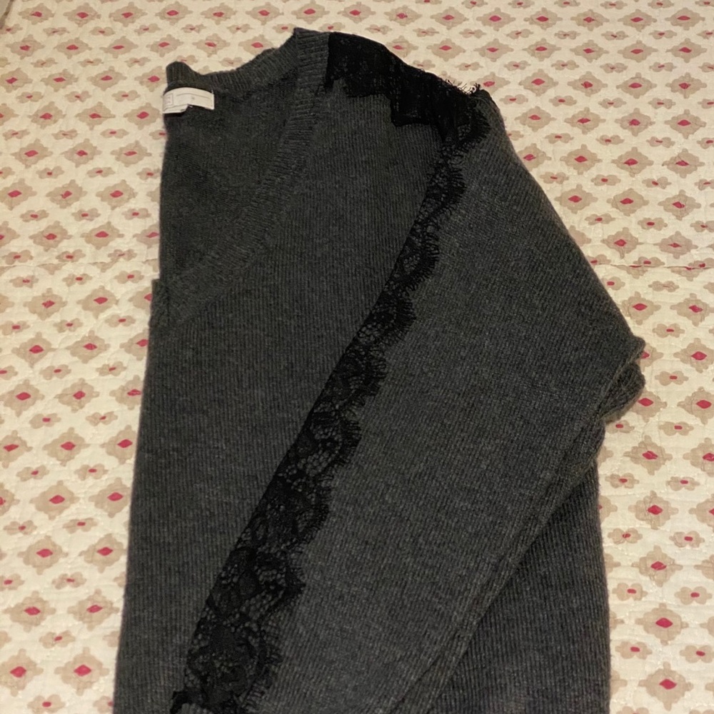 Heather gray v-neck sweater with lace trim sleeve